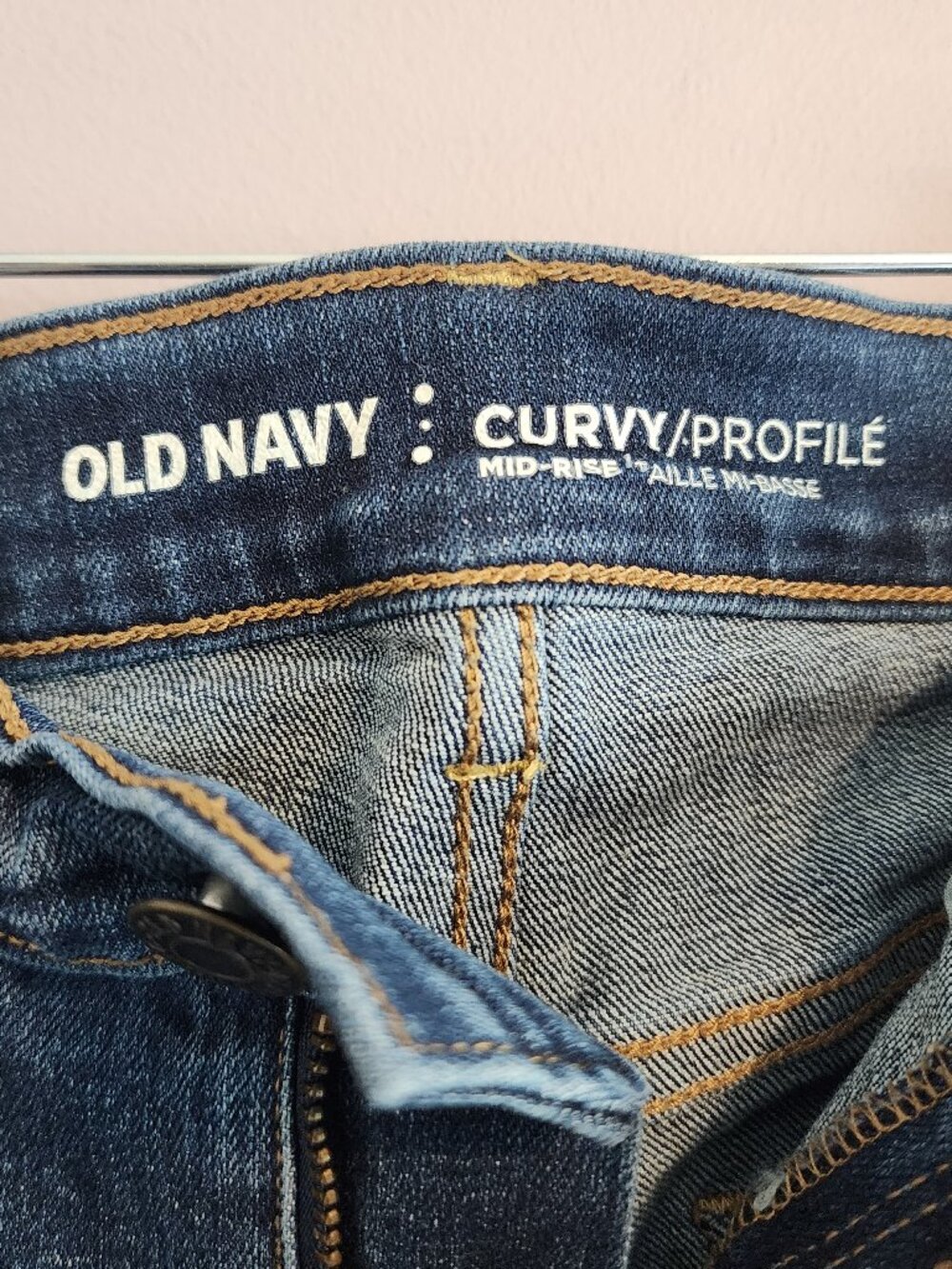 2/$25 Old Navy Curvy Profile Mid Rise Blue Jeans Size 4 Short - Picture 9 of 11
